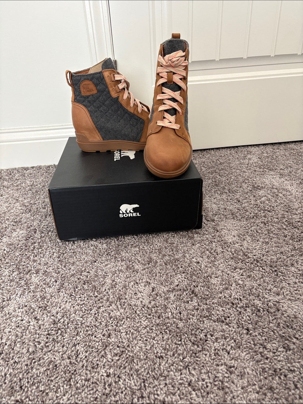 SOREL Women’s Tan and Gray Lace-Up Wedge Boot